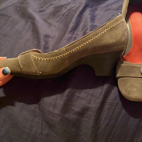 Heels - Picture 2 of 2